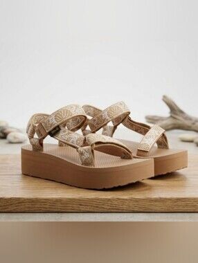 🔥NEW! Teva Women's Flatform Universal Sirena Tanzine sz 8 NWT